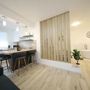  Apartment Sens